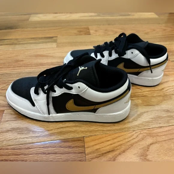 Nike Air Jordan 1 Low White/Metallic Gold-Black Size 5Y - Picture 1 of 6